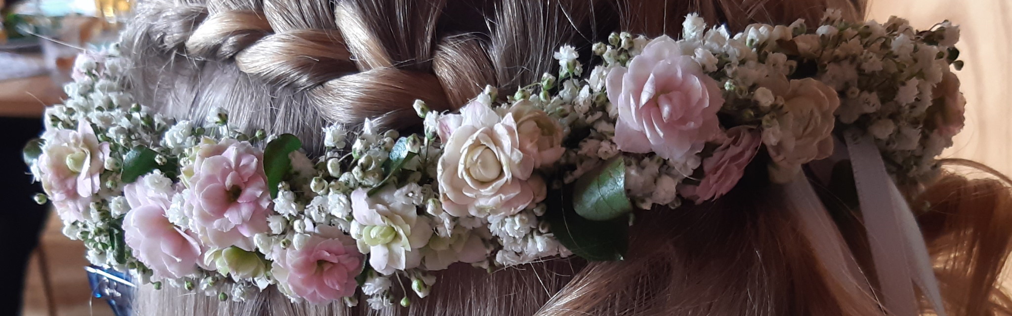 Blumenhaarschmuck zur Hochzeit